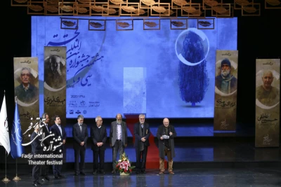 چهل نکته از چهل سالگی جشنواره تئاتر فجر (3)

173 عنوان تقدیر از هنرمندان وفعالان تئاتر در 23 دوره
89 بزرگداشت ، 57 پاسداشت ، 27 یادمان  و 9 تکرار