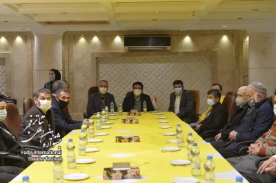 قادر آشنا در دیدار با گروه‌های تاجیکستانی حاضر در جشنواره مطرح کرد:

ما با کرونا شطرنج بازی کردیم