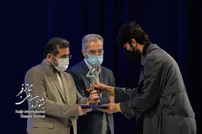 وزیر فرهنگ و ارشاد اسلامی در آیین اختتامیه جشنواره تئاتر فجر عنوان کرد:

کار هنر را باید با حضور هنرمندان پیش برد