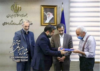 وزیر فرهنگ در نخستین جلسه شورای سیاستگذاری چهل و یکمین دوره جشنواره تئاتر فجر مطرح کرد:

به دنبال تحول جدی در حوزه تئاتر هستیم/ تغییر ریل‌گذاری تئاتر کشور با تقویت تولید محتوا و حمایت از استعدادهای جوان