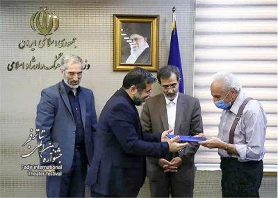 وزیر فرهنگ در نخستین جلسه شورای سیاستگذاری چهل و یکمین دوره جشنواره تئاتر فجر مطرح کرد:

به دنبال تحول جدی در حوزه تئاتر هستیم/ تغییر ریل‌گذاری تئاتر کشور با تقویت تولید محتوا و حمایت از استعدادهای جوان