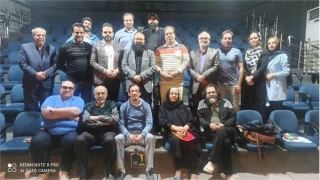 دبیر جشنواره فجر با گروه های نمایشی یزد دیدار و گفتگو کرد