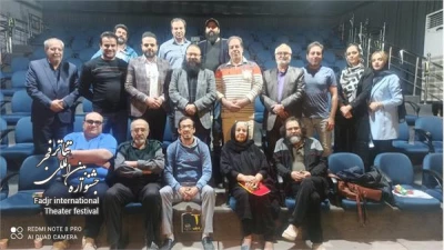 دبیر جشنواره فجر با گروه های نمایشی یزد دیدار و گفتگو کرد