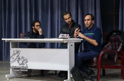 جلسه نقد و بررسی آثار روزِ نخست جشنواره تئاتر فجر  منطقه‌یک  (کرمانشاه)برگزار شد