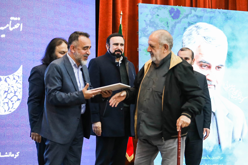  برگزیدگان بیست و هفتمین جشنواره تئاترفجر منطقه‌ یک( کرمانشاه) معرفی شدند 3