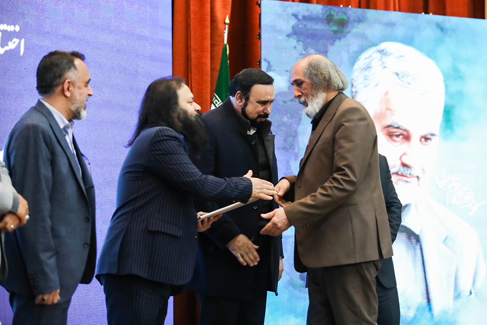  برگزیدگان بیست و هفتمین جشنواره تئاترفجر منطقه‌ یک( کرمانشاه) معرفی شدند 4