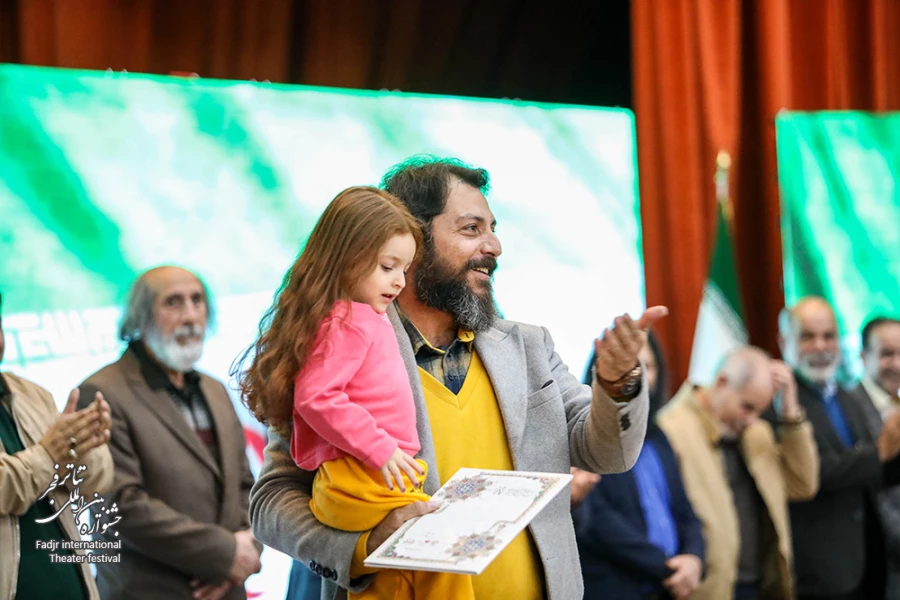  برگزیدگان بیست و هفتمین جشنواره تئاترفجر منطقه‌ یک( کرمانشاه) معرفی شدند 7