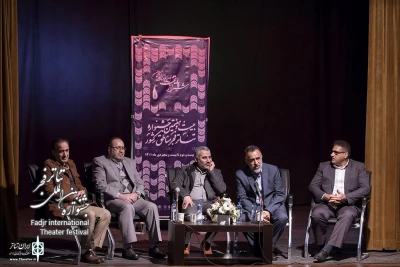 در نشست صمیمی با هنرمندان حاضر در بیست و هفتمین جشنواره تئاتر فجر منطقه 4 فارس عنوان شد

هنرمندان چراغ راه جامعه هستند