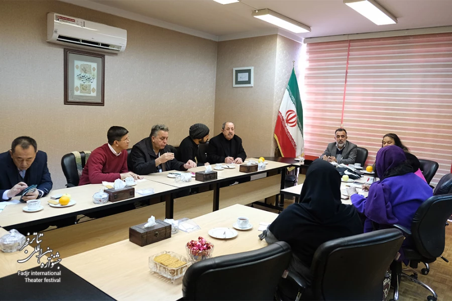 نشست داوران بخش بین الملل جشنواره تئاتر فجر با کاظم نظری