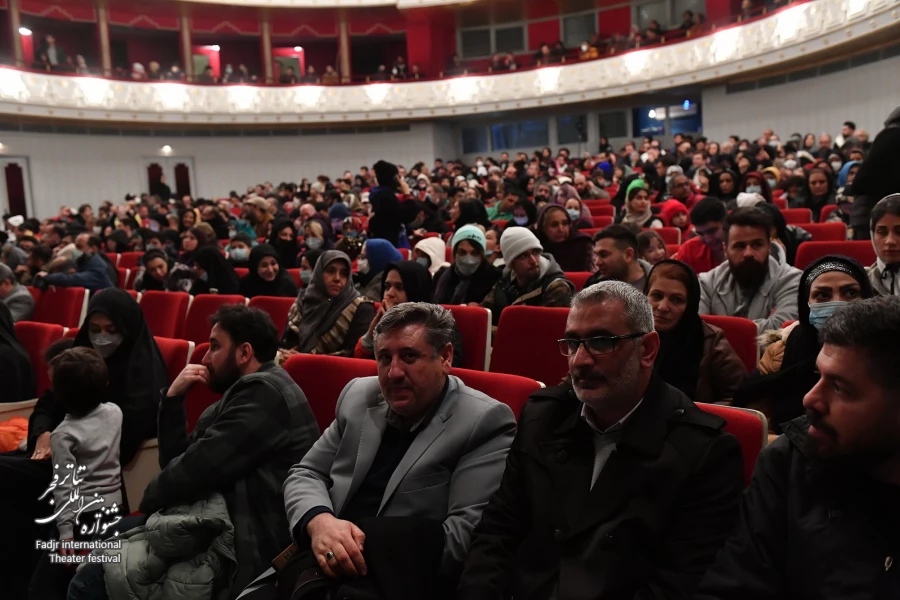 استقبال مخاطبان از نمایش ایرانیان