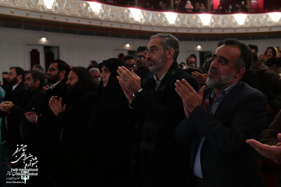 «ایرانیان» با استقبال مخاطبان در تالار وحدت روی صحنه رفت 2
