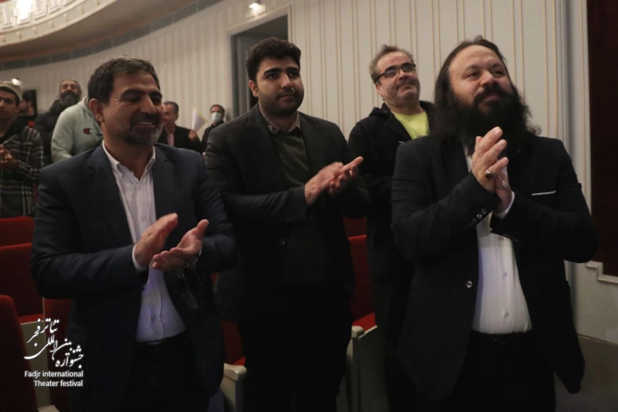 سفیر عمان در تالار وحدت مهمان جشنواره بین المللی تاتر فجر بود. 2
