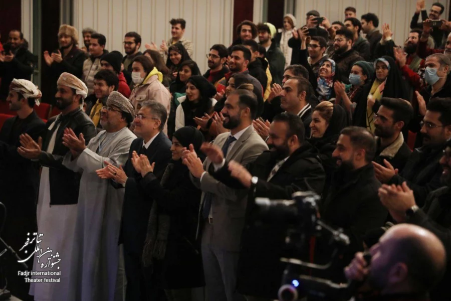 سفیر عمان در تالار وحدت مهمان جشنواره بین المللی تاتر فجر بود. 3