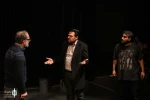 نقدی بر نمایش «بیگانه در خانه» به نویسندگی عارف مهتاب و کارگردانی یاشار منوچهری   2