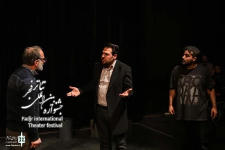 نقدی بر نمایش «بیگانه در خانه» به نویسندگی عارف مهتاب و کارگردانی یاشار منوچهری

از سپنتای خانه­ ماست تیره‌گونی بیگانگان