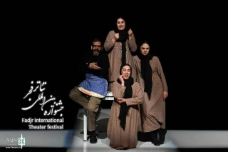 نظری بر نمایش «دختران» به کارگردانی کیانوش ایازی و علی دل‌پیشه از تهران

انتظاری هشت‌ساله در فضایی سوررئال