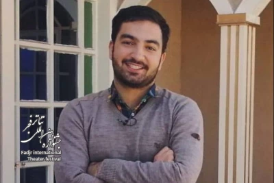 گفت‌و‌گو با کارگردان راه‌یافته به بخش تئاتر دانشجویی جشنواره فجر

علی خورشیدی: تلاش کردم شیوه تئاتر بیومکانیک را با نمایش ایرانی تلفیق کنم
