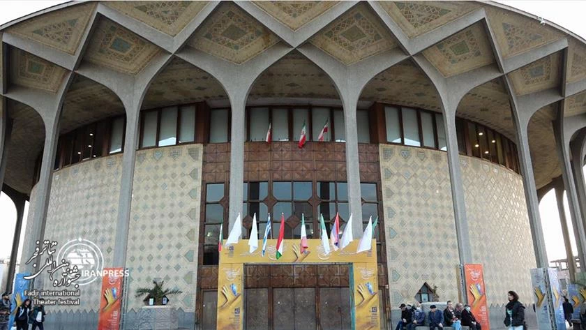 استقبال علاقه مندان به تئاتر از جشنواره بین المللی فجر