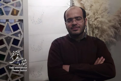 گفت‌و‌گو با کارگردان راه‌یافته به بخش خیابانی جشنواره 42 تئاتر ‌فجر

مجتبی خلیلی: «تسویه ‌نقدی»، از ضرورت یکسان‌سازی حقوق شهروندی برای توان‌یابان می‌گوید