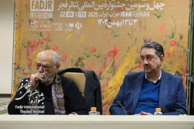 رونمایی از پوستر چهل و سومین جشنواره بین‌المللی تئاتر فجر در نشست شورای سیاست‌گذاری جشنواره