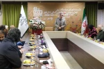 رونمایی از پوستر چهل و سومین جشنواره بین‌المللی تئاتر فجر در نشست شورای سیاست‌گذاری جشنواره