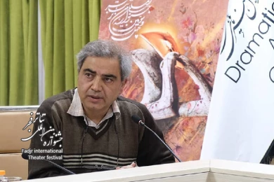 رونمایی از پوستر چهل و سومین جشنواره بین‌المللی تئاتر فجر در نشست شورای سیاست‌گذاری جشنواره