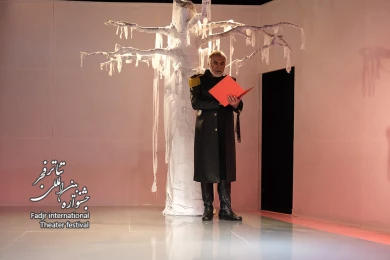 اینک انسان کارگردان:حمیدرضا نعیمی-عکس:میلاد میرزا علی-مکان:تئاترشهر-سالن چهارسو-زمان:سوم بهمن ۱۴۰۳‎