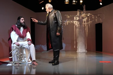 اینک انسان کارگردان:حمیدرضا نعیمی-عکس:میلاد میرزا علی-مکان:تئاترشهر-سالن چهارسو-زمان:سوم بهمن ۱۴۰۳‎