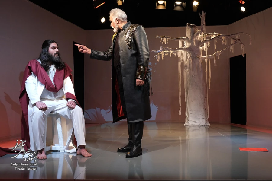 اینک انسان کارگردان:حمیدرضا نعیمی-عکس:میلاد میرزا علی-مکان:تئاترشهر-سالن چهارسو-زمان:سوم بهمن ۱۴۰۳‎