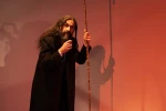 اینک انسان کارگردان:حمیدرضا نعیمی-عکس:میلاد میرزا علی-مکان:تئاترشهر-سالن چهارسو-زمان:سوم بهمن ۱۴۰۳‎