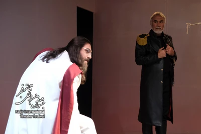 نمایش اینک انسان