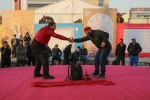 شال قرمز-کارگردان:محمدهادی عطایی-عکس:مصطفی صفری-مکان:محوطه بیرونی تئاتر شهر-زمان:سوم بهمن1403‎