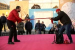 شال قرمز-کارگردان:محمدهادی عطایی-عکس:مصطفی صفری-مکان:محوطه بیرونی تئاتر شهر-زمان:سوم بهمن1403‎