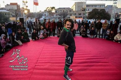 پالستیک-کارگردان:بهنام کاوه-عکس:رضا معطریان-مکان:محوطه بیرونی تئاتر شهر-زمان:سوم بهمن1403‎