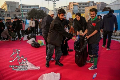 پالستیک-کارگردان:بهنام کاوه-عکس:رضا معطریان-مکان:محوطه بیرونی تئاتر شهر-زمان:سوم بهمن1403‎