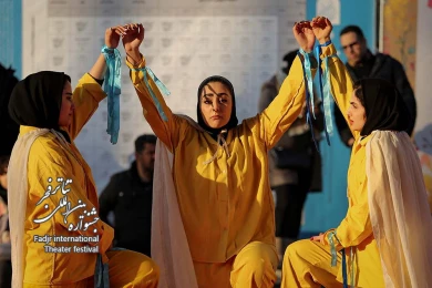 روزی روزگاری در آمر یکا-کارگردان:فرشته چاپلقی-عکس:مصطفی صفری-مکان:محوطه بیرونی تئاتر شهر-زمان:سوم بهمن 1403‎