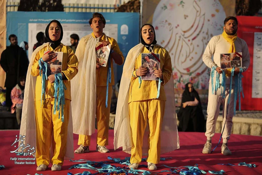 روزی روزگاری در آمر یکا-کارگردان:فرشته چاپلقی-عکس:مصطفی صفری-مکان:محوطه بیرونی تئاتر شهر-زمان:سوم بهمن 1403‎