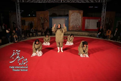 به توان نفس‌هایت-کارگردان:آدینه رحیم نژاد-عکس:مصطفی صفری-مکان:محوطه بیرونی تئاتر شهر-زمان:سوم بهمن 1403‎
