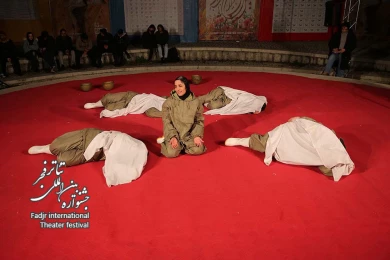 به توان نفس‌هایت-کارگردان:آدینه رحیم نژاد-عکس:مصطفی صفری-مکان:محوطه بیرونی تئاتر شهر-زمان:سوم بهمن 1403‎