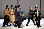 سفرنامه آبجی مظفر-کارگردان:قطب الدین صادقی-عکس:رضا معطریان-مکان:تئاتر شهر-سالن اصلی-زمان:سوم بهمن 1403‎