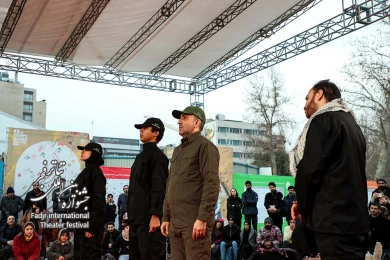 چشم آبی-کارگردان حسین نادری-عکس فاطمه عموزاد-مکان محوطه بیرونی تئاتر شهر-زمان4بهمن1403‎
