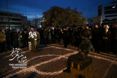 توپ با توپ-کارگردان محمد رادمهر-عکس فاطمه عموزاد-مکان محوطه بیرونی تئاتر شهر-زمان4بهمن1403
