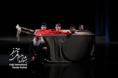نمایش چند گرگ از عروسی مادرم ماه جان