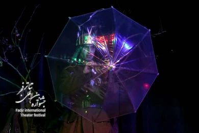 نمایش قلاده ای برای سگ مرده