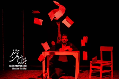 نمایش با من بمان کارگردان پدرام رحمانی