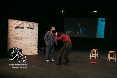 نمایش پروانه بر ناقوس