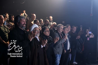 تقدیر از هنرمندان عراقی شرکت کننده در چهل و سومین جشنواره بین المللی تئاتر فجر-عکس کیارش مسیبی‎
