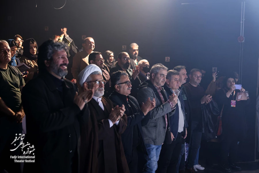 تقدیر از هنرمندان عراقی شرکت کننده در چهل و سومین جشنواره بین المللی تئاتر فجر-عکس کیارش مسیبی‎