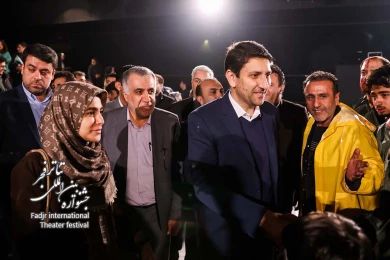 حضور ستار هاشمی وزیر ارتباطات و فناوری اطلاعات در جشنواره تئاتر فجر