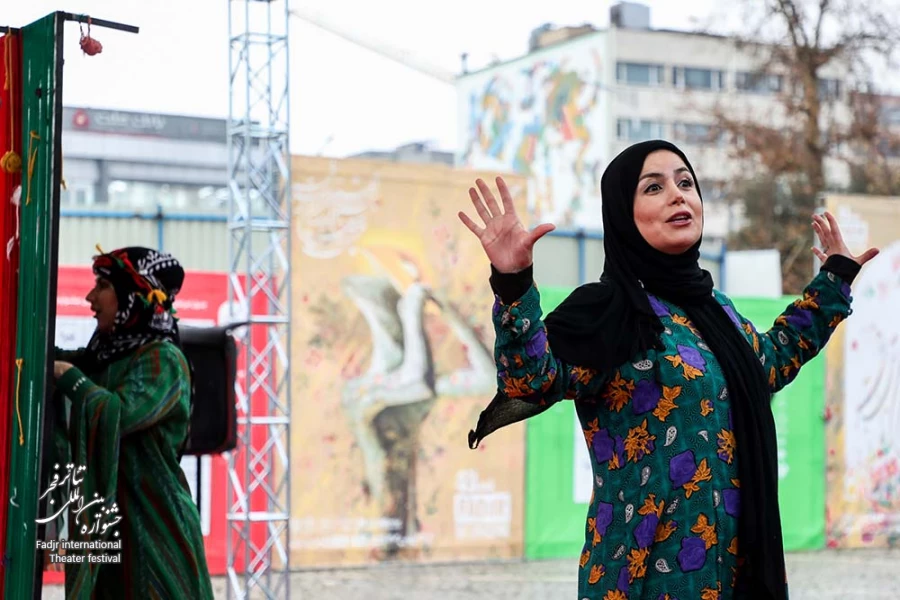قالی-کارگردان آرزو علیپور-عکس فاطمه عموزاد-مکان محوطه بیرونی تئاتر شهر-زمان هشتم بهمن1403‎